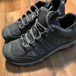 Keen  hiking shoes - Size 10.5 🥾